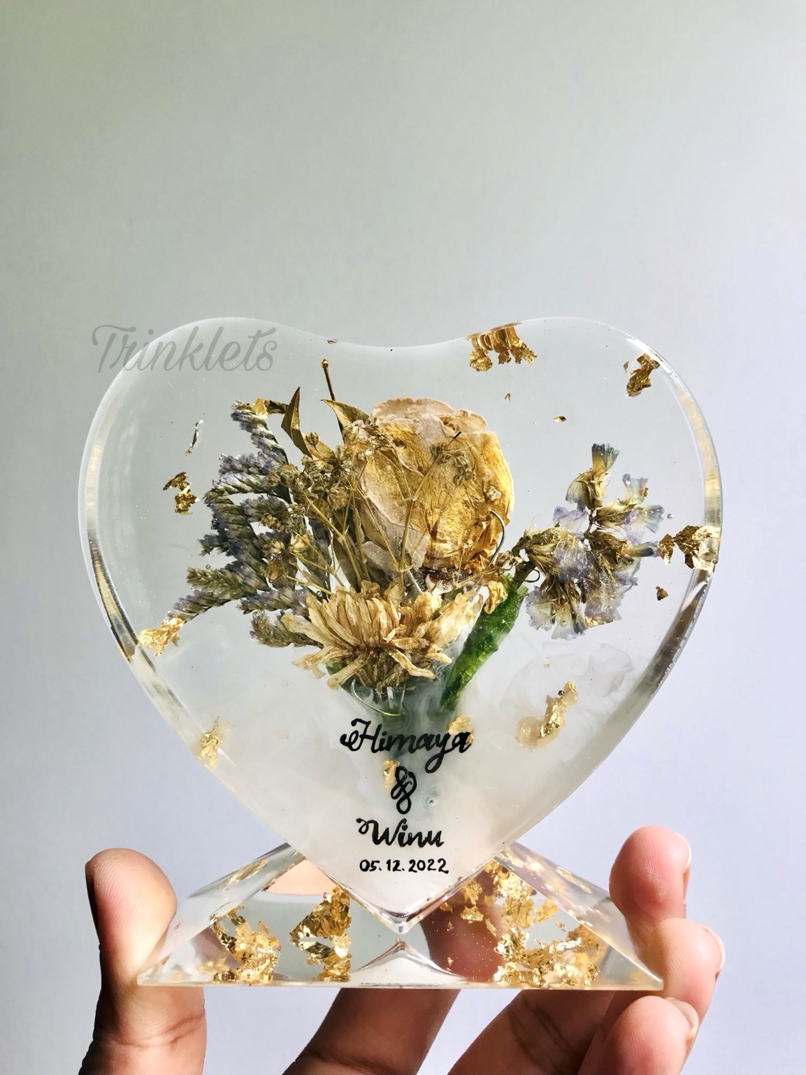Crystal heart with stand